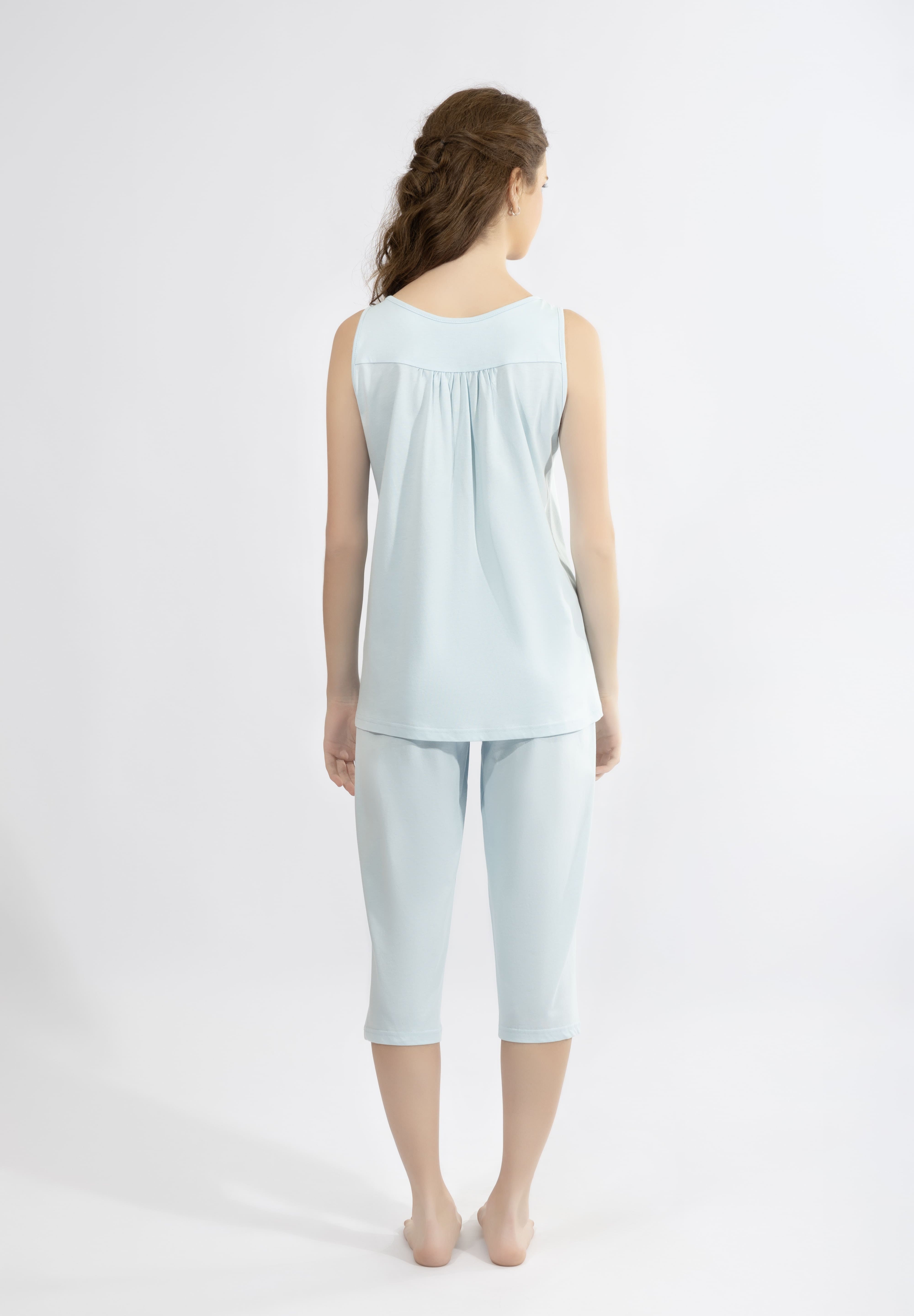 Harmony - Monochrome Capri Sleep Set with V-Neck & Subtle Motif